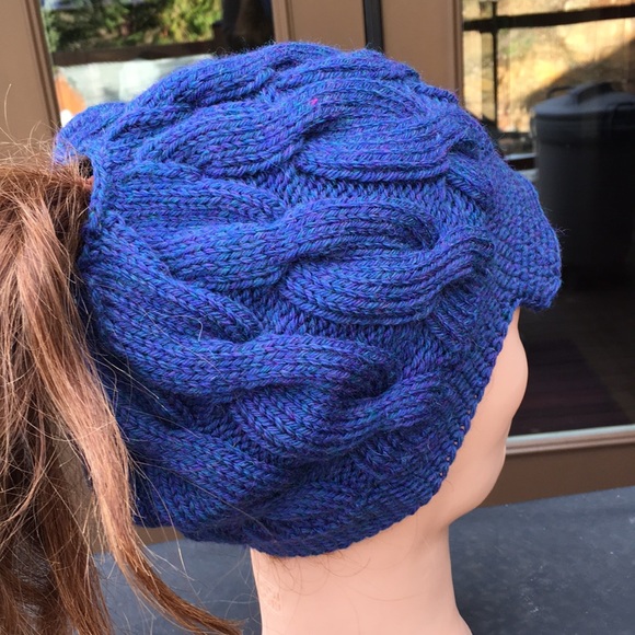 Hand Knit Messy Bun Hat/Toque - Picture 2 of 6